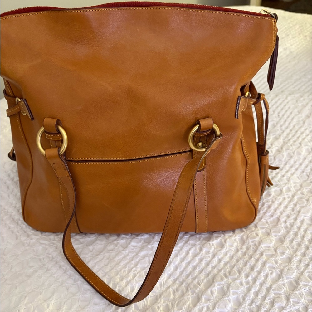 Elegant Tan Leather Handbag - Picture 6 of 8